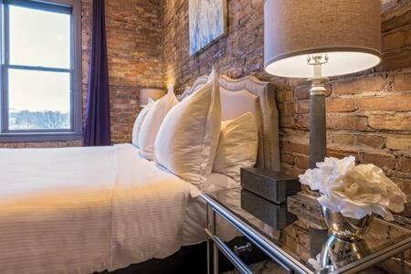 Hip Urban Loft - Small Town Charm -124 Lofts #3 West Dundee Екстериор снимка