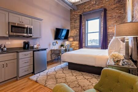 Hip Urban Loft - Small Town Charm -124 Lofts #3 West Dundee Екстериор снимка
