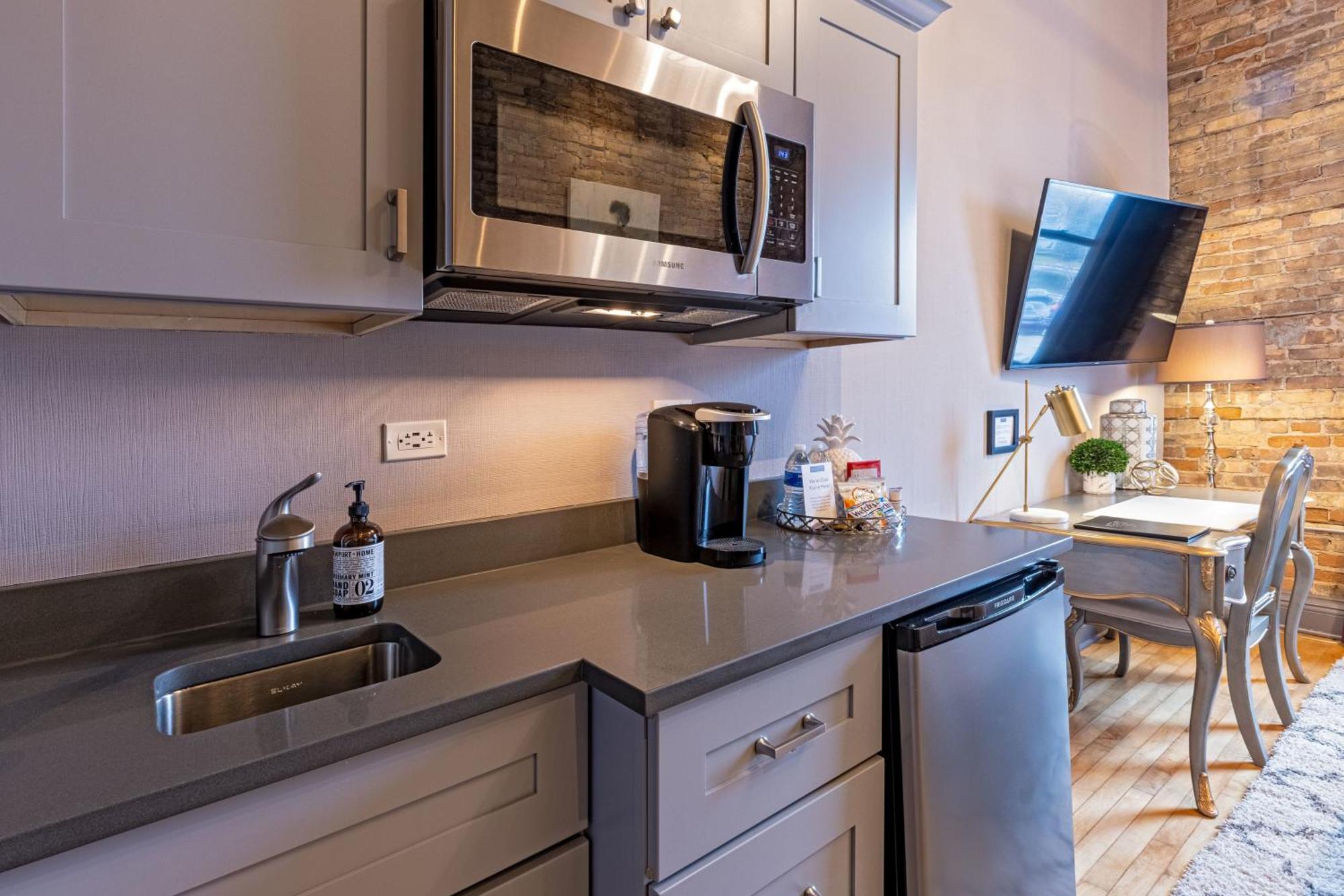 Hip Urban Loft - Small Town Charm -124 Lofts #3 West Dundee Екстериор снимка